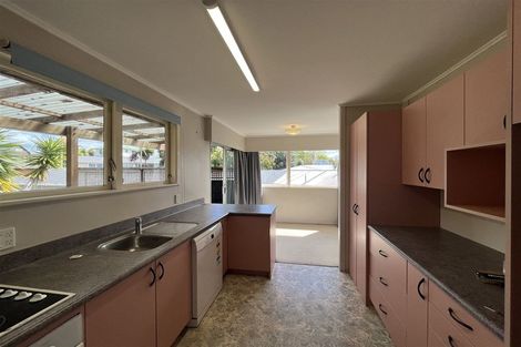 Photo of property in 16 Bayside Avenue, Te Atatu Peninsula, Auckland, 0610