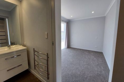 Photo of property in 122a Heta Road, Highlands Park, New Plymouth, 4312