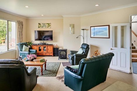 Photo of property in 28 Saint Ives Drive, Camborne, Porirua, 5026