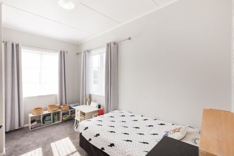 Photo of property in 35 Kauri Street, Roslyn, Palmerston North, 4414