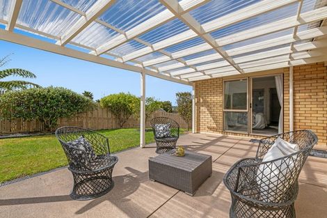 Photo of property in 6 Fulmar Way, Unsworth Heights, Auckland, 0632