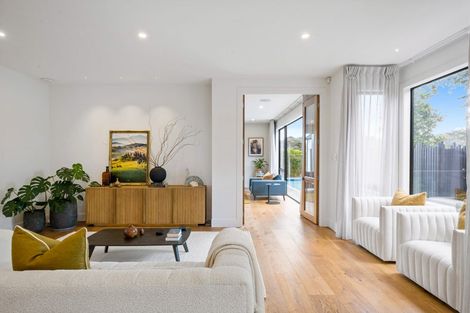 Photo of property in 21 Oscar Road, Greenhithe, Auckland, 0632