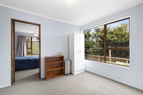 Photo of property in 15a Kereru Bend, Tawa, Wellington, 5028