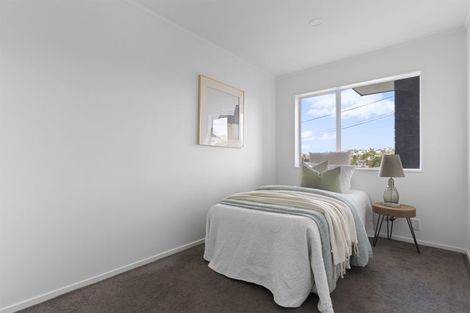 Photo of property in 2/9 Colmar Road, Mellons Bay, Auckland, 2014