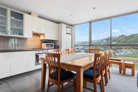 Photo of property in Patent 326 Apartments, 301h/326 Evans Bay Parade, Hataitai, Wellington, 6021