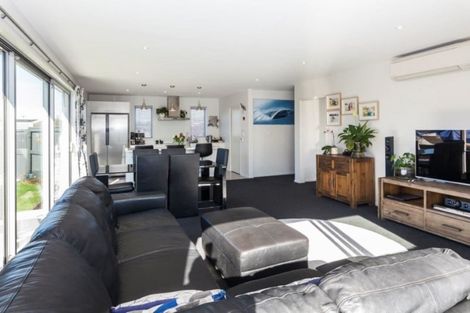 Photo of property in 9 Foresters Crescent, Parklands, Christchurch, 8083