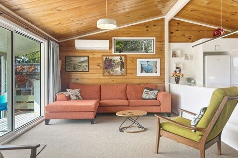 Photo of property in 1a Field Way, Waikanae Beach, Waikanae, 5036