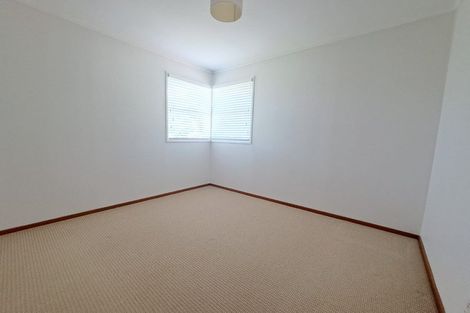 Photo of property in 5 South Pacific Place, Henderson, Auckland, 0612
