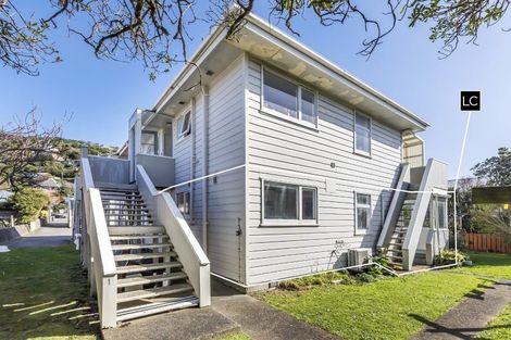 Photo of property in 3/139 Queens Drive, Lyall Bay, Wellington, 6022