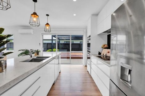 Photo of property in 13 Birdie Lane, Waiwhakaiho, New Plymouth, 4312