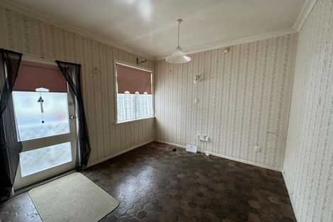 Photo of property in 72 Queenwood Road, Levin, 5510