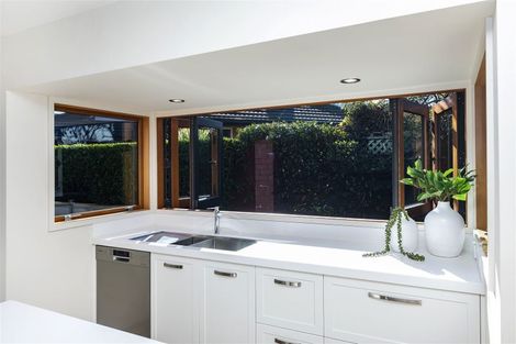 Photo of property in 114b Memorial Avenue, Burnside, Christchurch, 8053