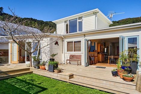 Photo of property in 96 Muritai Road, Eastbourne, Lower Hutt, 5013