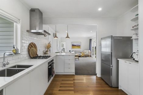 Photo of property in 2/232 East Coast Road, Forrest Hill, Auckland, 0620