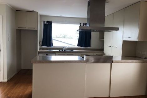 Photo of property in 4 La Trobe Street, Pakuranga Heights, Auckland, 2010