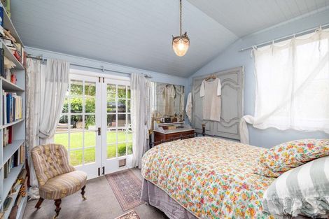 Photo of property in 33 Sandy Beach Road, Governors Bay, Lyttelton, 8971