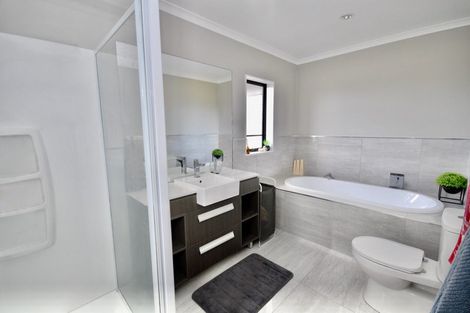 Photo of property in 11 Mauku Lane, Greenhithe, Auckland, 0632