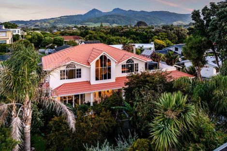 Photo of property in 30 Messenger Terrace, Oakura, 4314