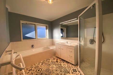 Photo of property in 58 Shelter Grove, Frankleigh Park, New Plymouth, 4310