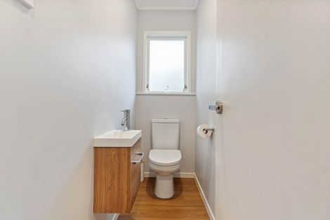 Photo of property in 7 Blyton Lane, Pakuranga Heights, Auckland, 2010