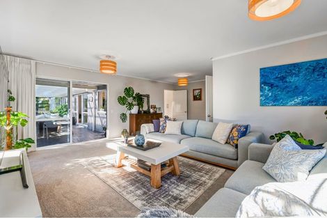Photo of property in 19 Esther Place, Red Beach, 0932