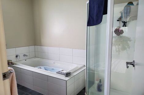 Photo of property in 20a Duncan Avenue, Te Atatu South, Auckland, 0610