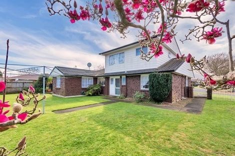 Photo of property in 15 Donzella Place, Conifer Grove, Takanini, 2112