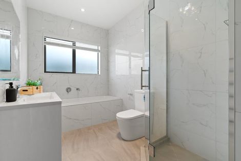 Photo of property in 10 Twin Parks Rise, Papakura, 2110