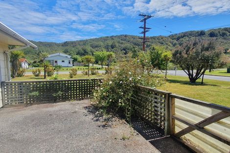 Photo of property in 25 Oxford Street, Taylorville, Greymouth, 7805