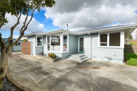 Photo of property in 5 Acacia Street, Kelvin Grove, Palmerston North, 4414