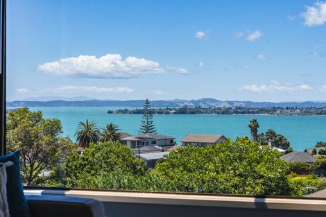 Photo of property in 2/7 Pounamu Place, Shelly Park, Auckland, 2014