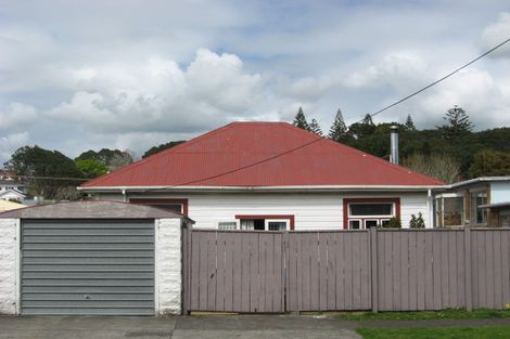 Photo of property in 48 Pendarves Street, New Plymouth, 4310
