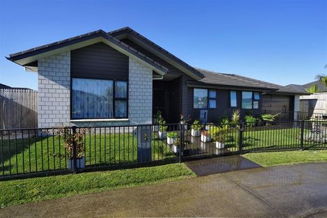 Photo of property in 2 Faber Place, Rototuna North, Hamilton, 3210