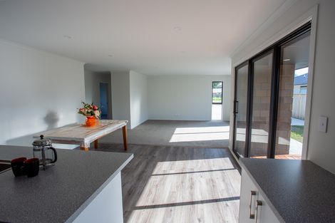 Photo of property in 5 Van Baarle Close, Carterton, 5713