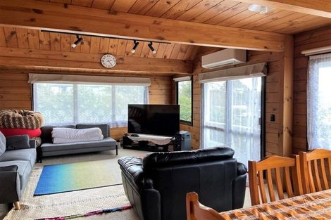 Photo of property in 1 Highlands Place, Highlands Park, New Plymouth, 4312