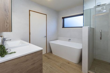 Photo of property in 114b Memorial Avenue, Burnside, Christchurch, 8053