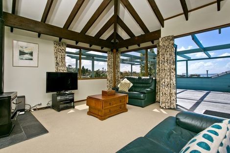 Photo of property in 2/39 Parr Terrace, Castor Bay, Auckland, 0620