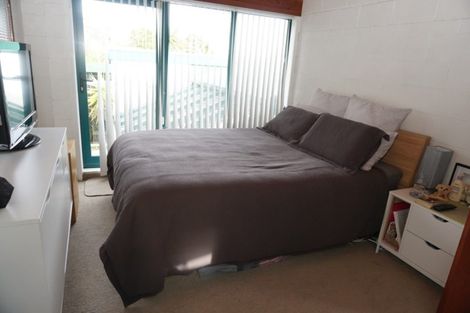 Photo of property in 5a Pohutukawa Avenue, Shelly Park, Auckland, 2014