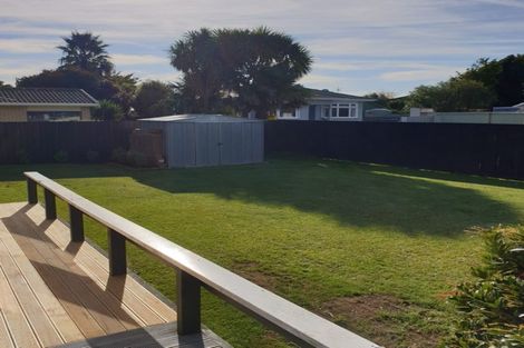 Photo of property in 16 Sandspit Road, Waiuku, 2123