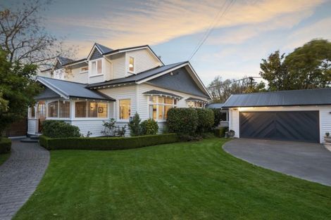 Photo of property in 33 Saint Andrews Square, Strowan, Christchurch, 8052