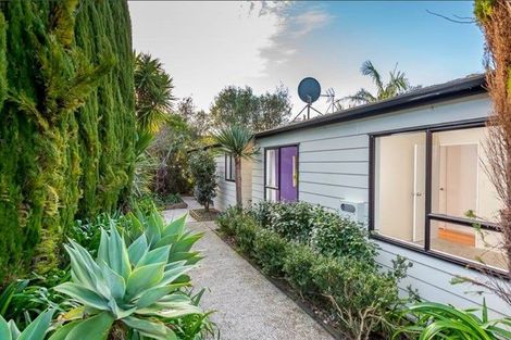 Photo of property in 22 Raphael Place, West Harbour, Auckland, 0618