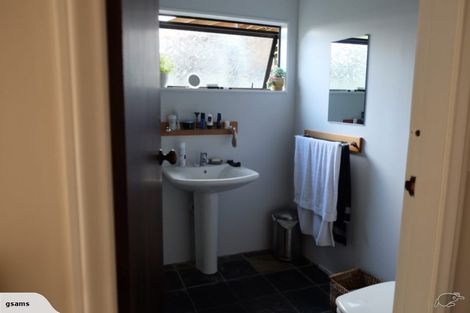 Photo of property in 132 Wadestown Road, Wadestown, Wellington, 6012