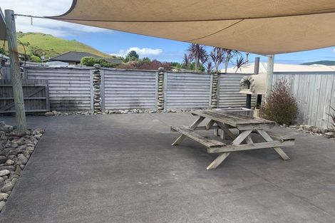 Photo of property in 99 Bing Lucas Drive, Tawa, Wellington, 5028