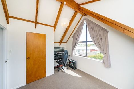 Photo of property in 32 Suzanne Grove, Kelvin Grove, Palmerston North, 4414