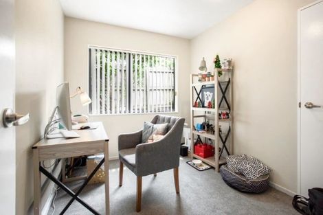 Photo of property in 21 Cityview Place, Massey, Auckland, 0614