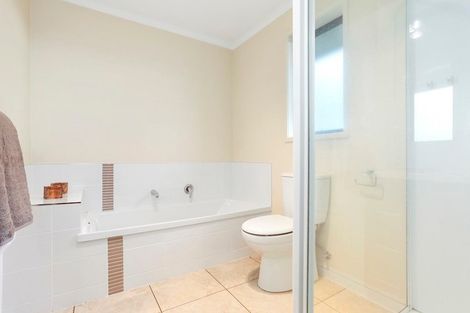 Photo of property in 36 Madison Terrace, Silverdale, 0932