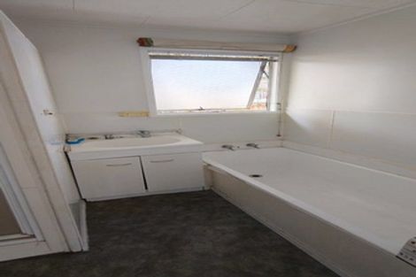 Photo of property in 10 Mile Place, Henderson, Auckland, 0612