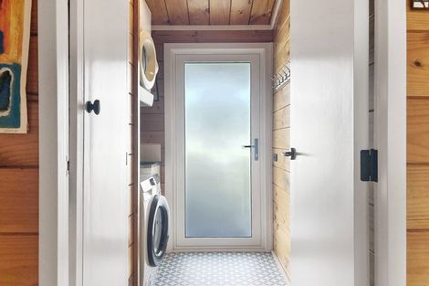 Photo of property in 1a Field Way, Waikanae Beach, Waikanae, 5036