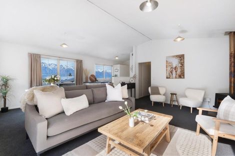Photo of property in 9 Avalon Crescent, Fernhill, Queenstown, 9300