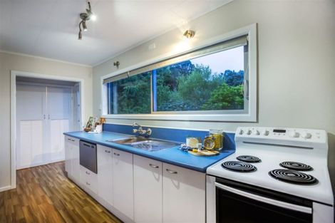 Photo of property in 14 Grays Road, Plimmerton, Porirua, 5026